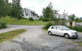 Big, Spacious Apartment With Free Parking